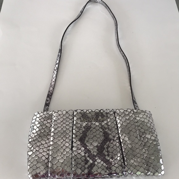 Michael Kors Metallic Embossed leather shoulder bag - Picture 6 of 10